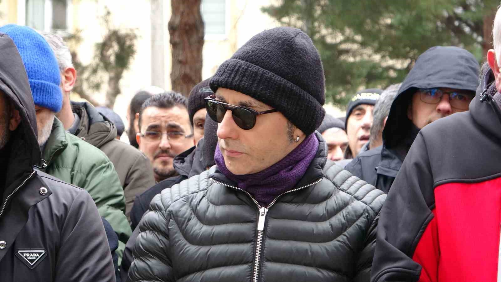 Yazar Ahmet Turan Alkan Bursa’da toprağa verildi
Yazar Ahmet Turan Alkan Bursa’da toprağa verildi