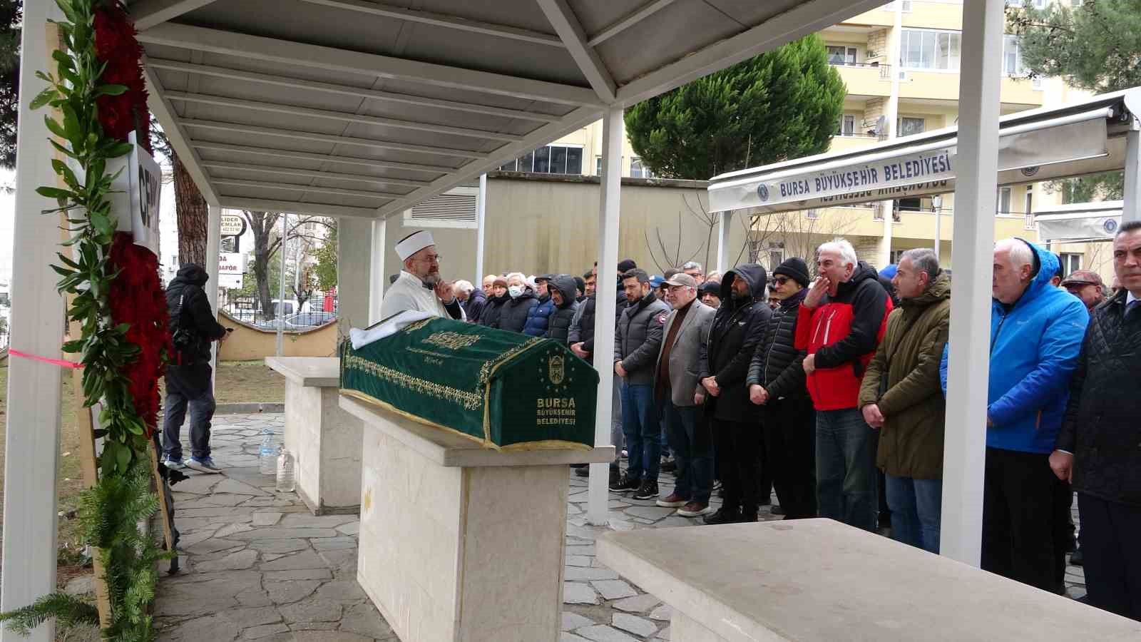 Yazar Ahmet Turan Alkan Bursa’da toprağa verildi
Yazar Ahmet Turan Alkan Bursa’da toprağa verildi