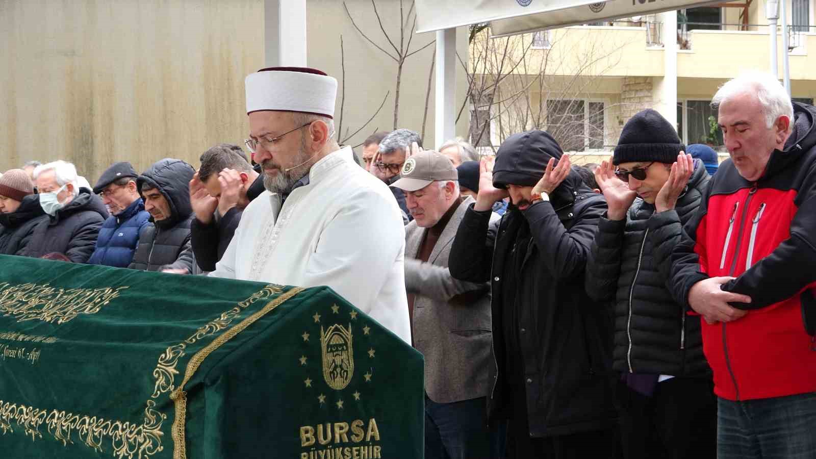 Yazar Ahmet Turan Alkan Bursa’da toprağa verildi
Yazar Ahmet Turan Alkan Bursa’da toprağa verildi