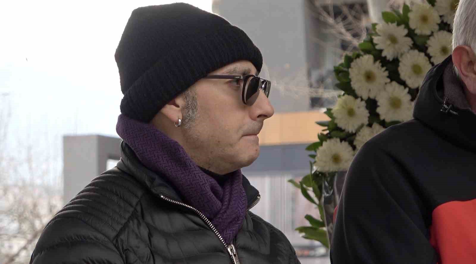 Yazar Ahmet Turan Alkan Bursa’da toprağa verildi
Yazar Ahmet Turan Alkan Bursa’da toprağa verildi