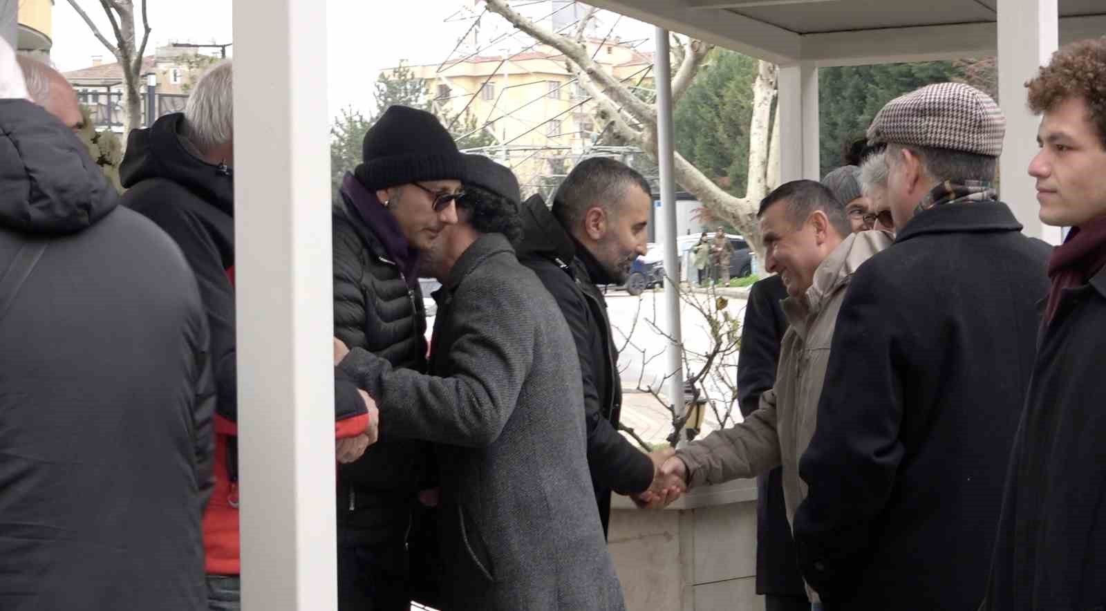 Yazar Ahmet Turan Alkan Bursa’da toprağa verildi
Yazar Ahmet Turan Alkan Bursa’da toprağa verildi