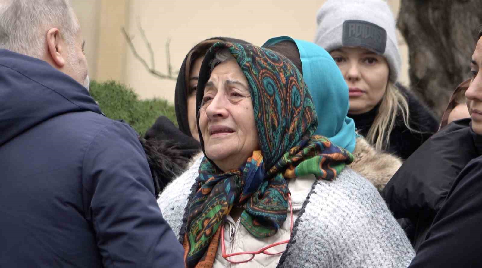 Yazar Ahmet Turan Alkan Bursa’da toprağa verildi
Yazar Ahmet Turan Alkan Bursa’da toprağa verildi