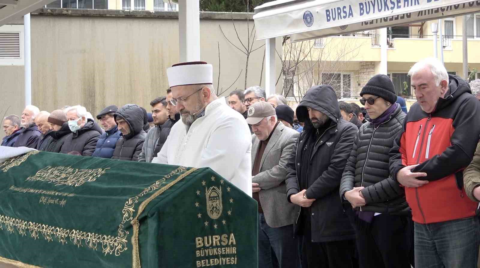 Yazar Ahmet Turan Alkan Bursa’da toprağa verildi
Yazar Ahmet Turan Alkan Bursa’da toprağa verildi