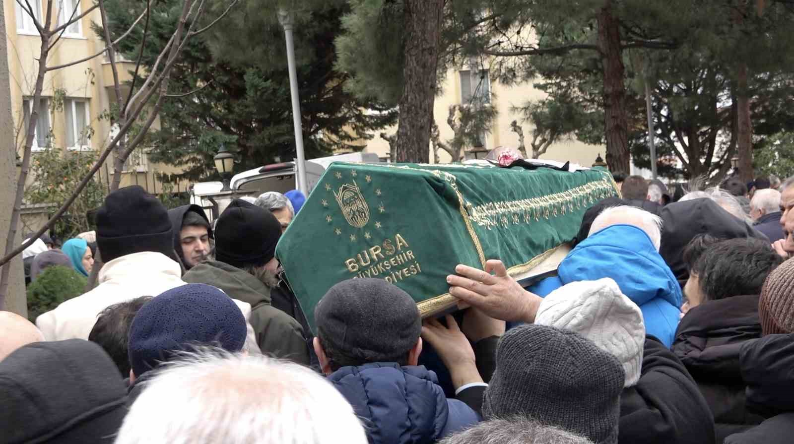 Yazar Ahmet Turan Alkan Bursa’da toprağa verildi
Yazar Ahmet Turan Alkan Bursa’da toprağa verildi