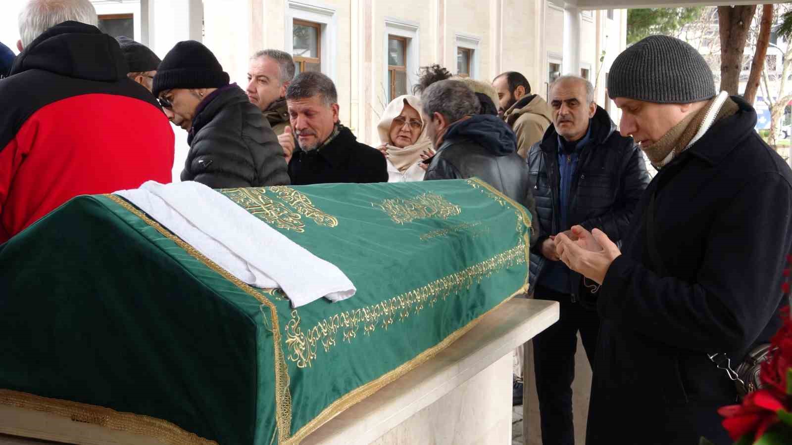 Yazar Ahmet Turan Alkan Bursa’da toprağa verildi
Yazar Ahmet Turan Alkan Bursa’da toprağa verildi