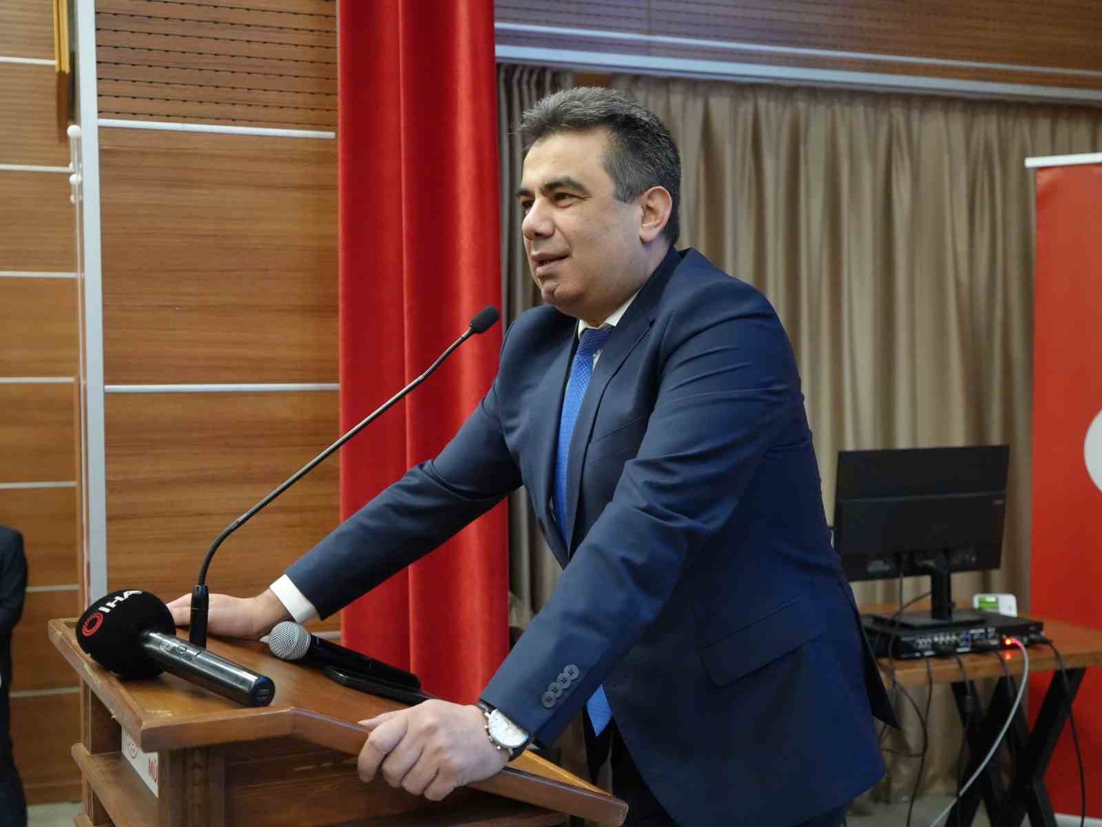 Yazar Hayati İnanç: "İnsan kalbini çer çöple doldurmamalıdır"
