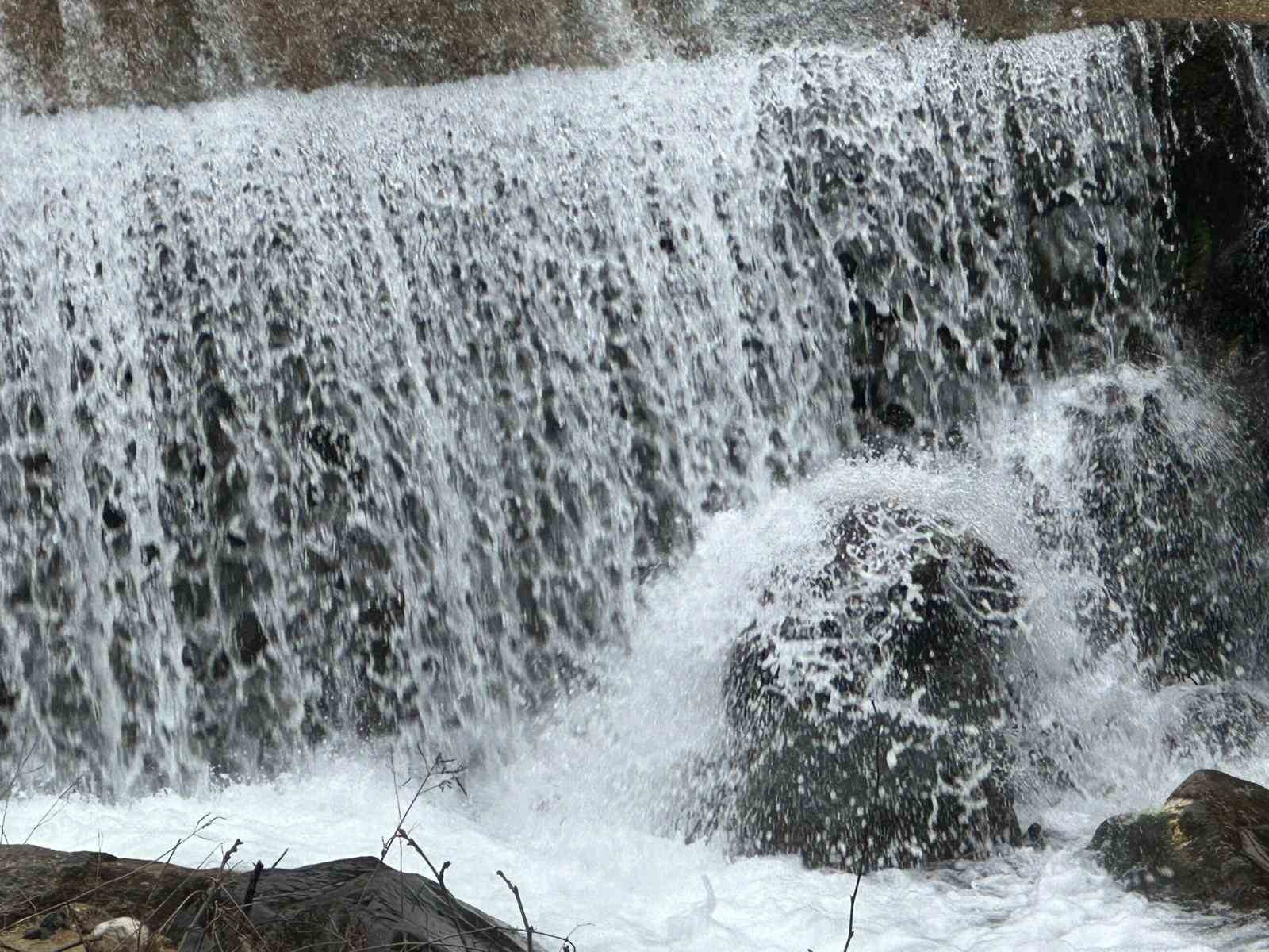 Yazın kurumak üzereydi, Uludağ’ın karlarıyla yeniden coştu
Yazın kurumak üzereydi, Uludağ’ın karlarıyla yeniden coştu