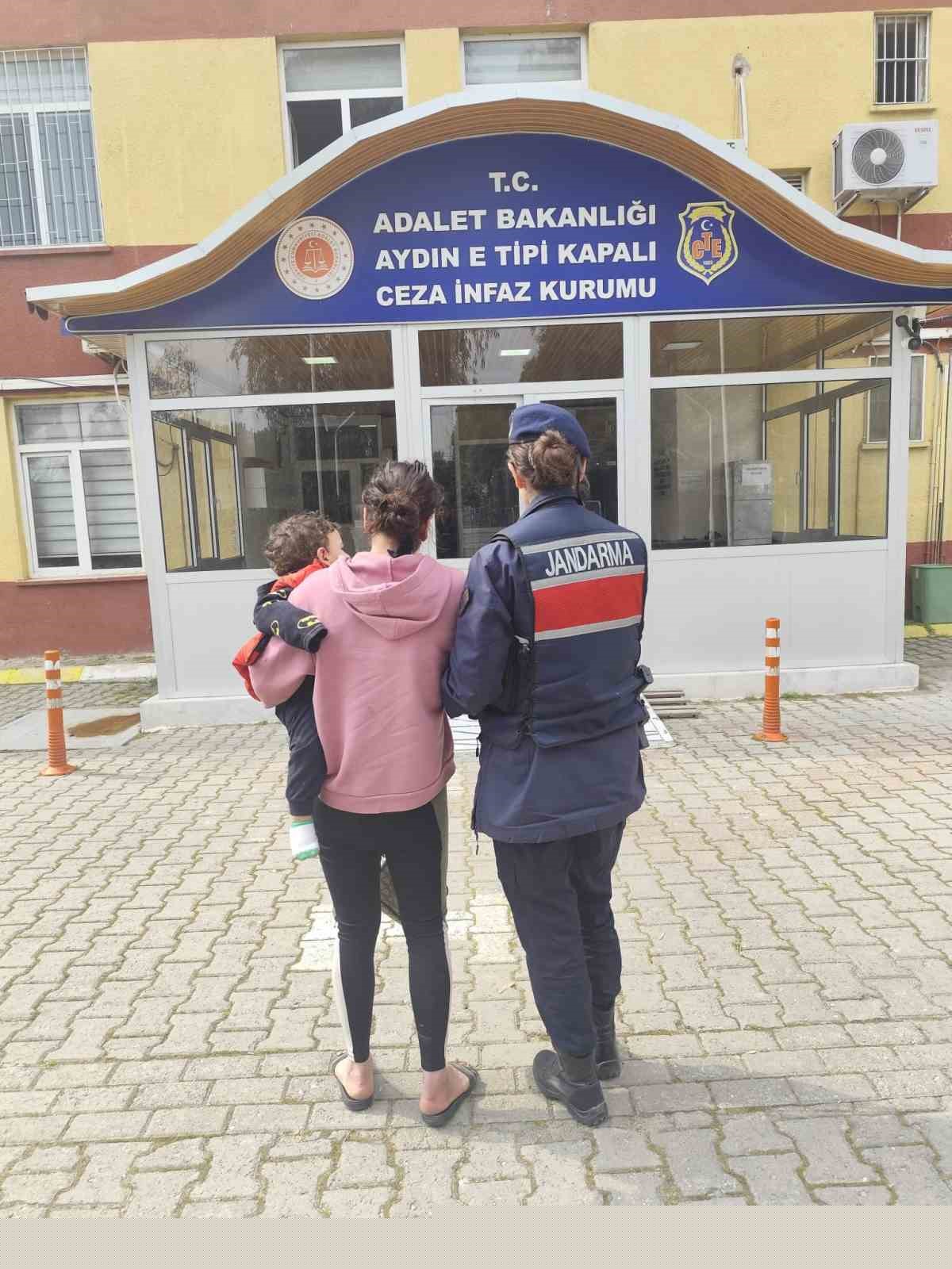 Yedi ayrı suçtan aranıyordu, kucağında bebeğiyle hapse girdi
