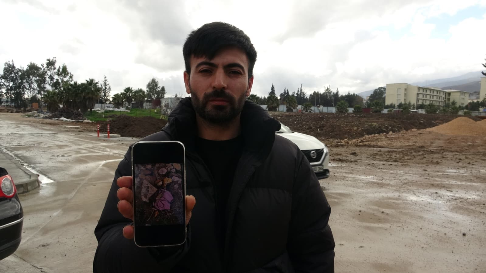 Yedi gündür kayıp olan gence ait eşyalar arazide bulundu
Yedi gündür kayıp olan gence ait eşyalar arazide bulundu