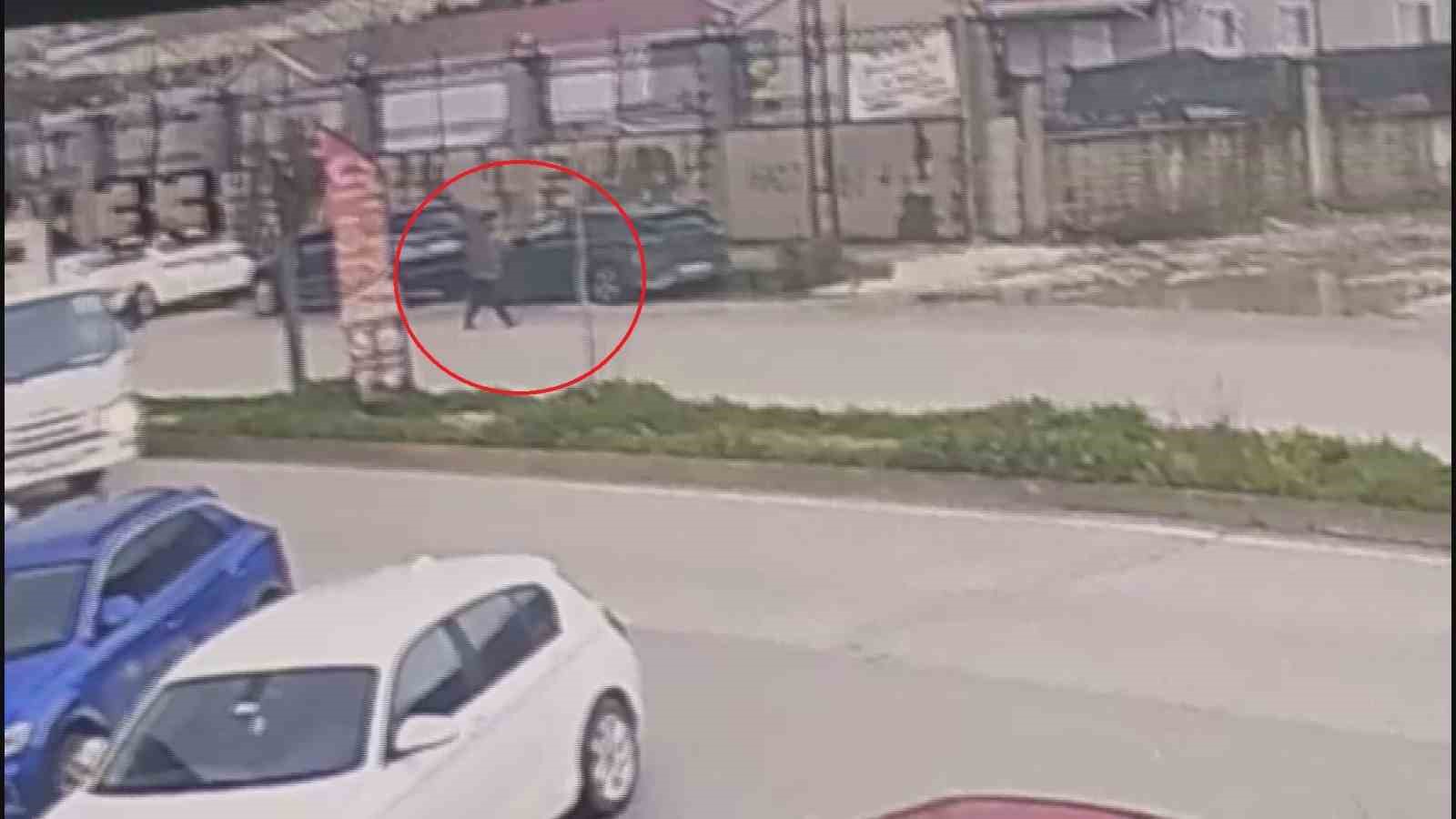 Yedi gündür kayıp olan gence ait eşyalar arazide bulundu
Yedi gündür kayıp olan gence ait eşyalar arazide bulundu