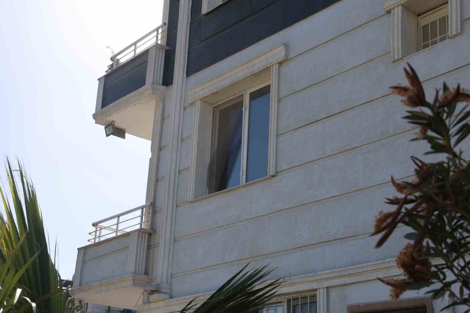 Yedi gündür kayıp olan gence ait eşyalar arazide bulundu
Yedi gündür kayıp olan gence ait eşyalar arazide bulundu