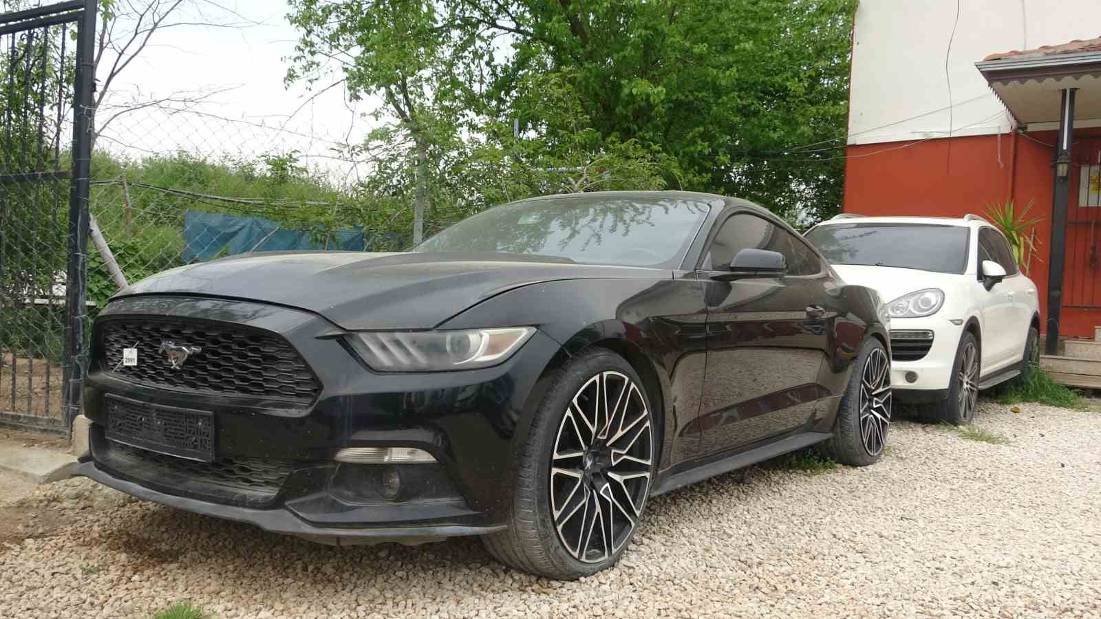 Yediemin otoparkları araç mezarlığına döndü, milyonluk araçlarla hurdaya dönenler aynı alanda sahiplerini bekliyor
