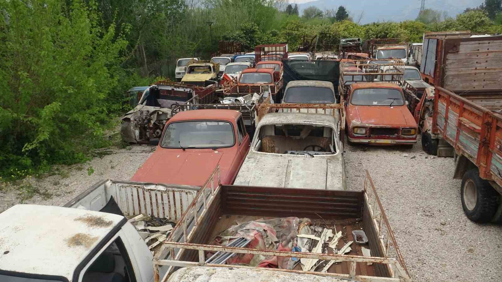 Yediemin otoparkları araç mezarlığına döndü, milyonluk araçlarla hurdaya dönenler aynı alanda sahiplerini bekliyor
