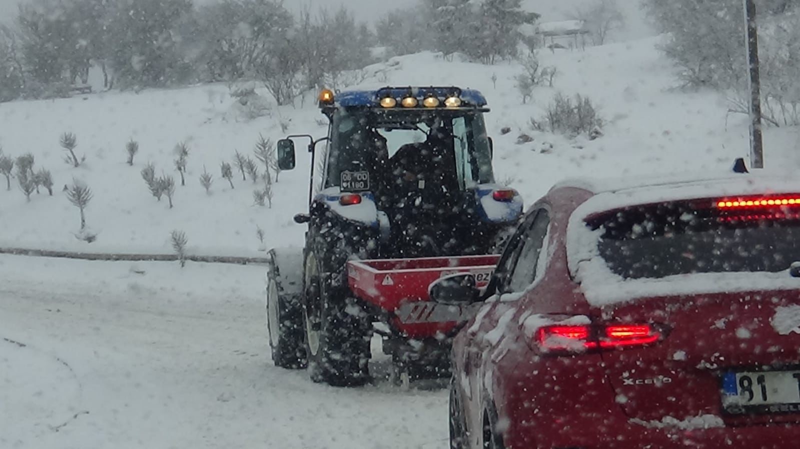 Yedigöller Milli Parkı yolu buzlanma nedeniyle ulaşıma kapatıldı
