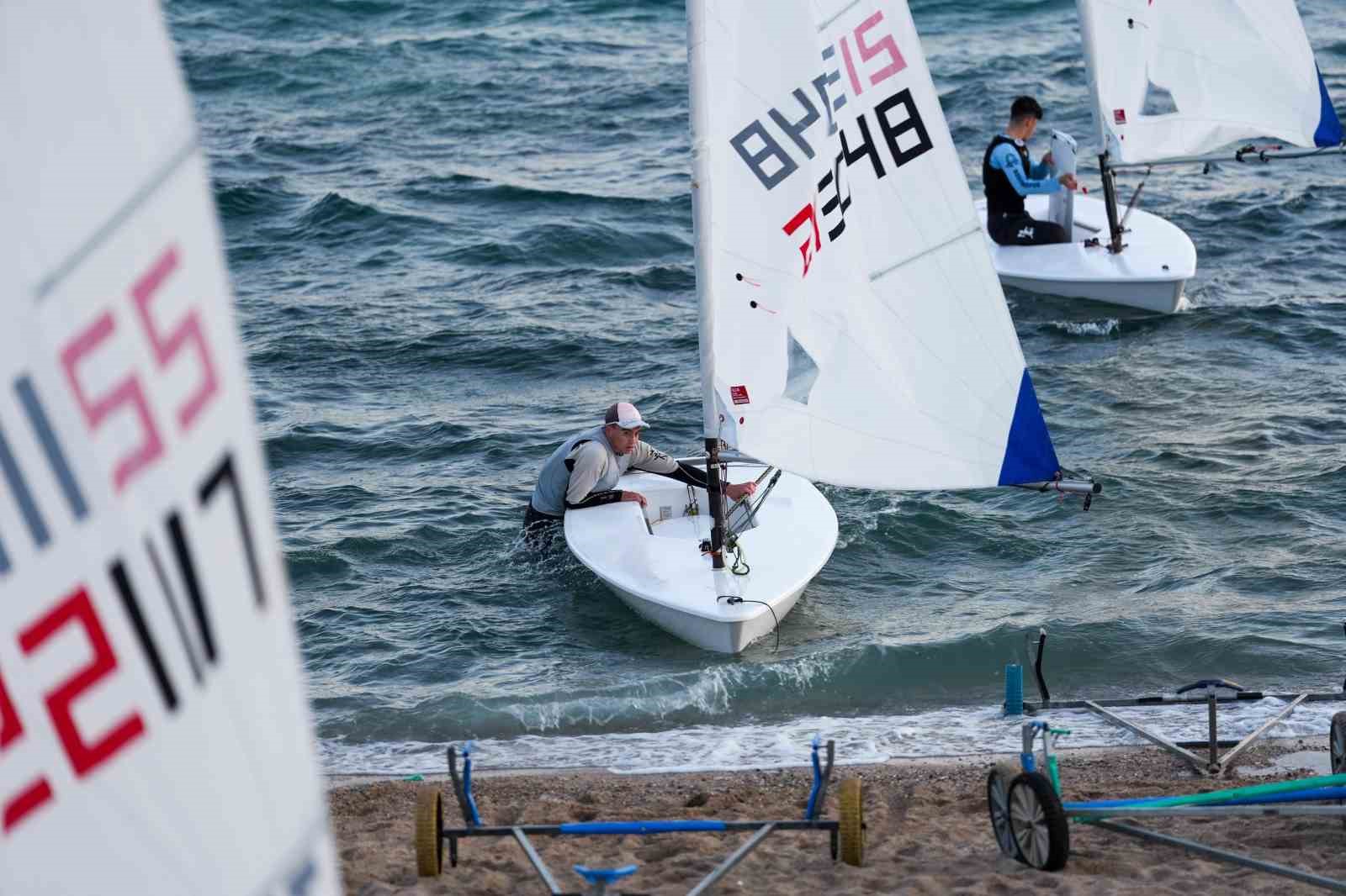 Yelkenliler Didim’de yarışmaya başladı
