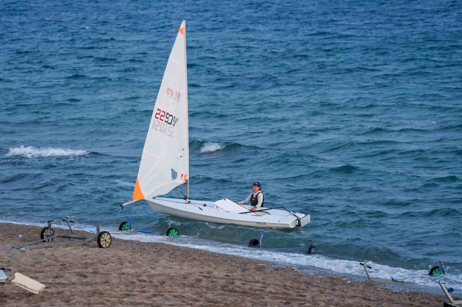 Yelkenliler Didim’de yarışmaya başladı
