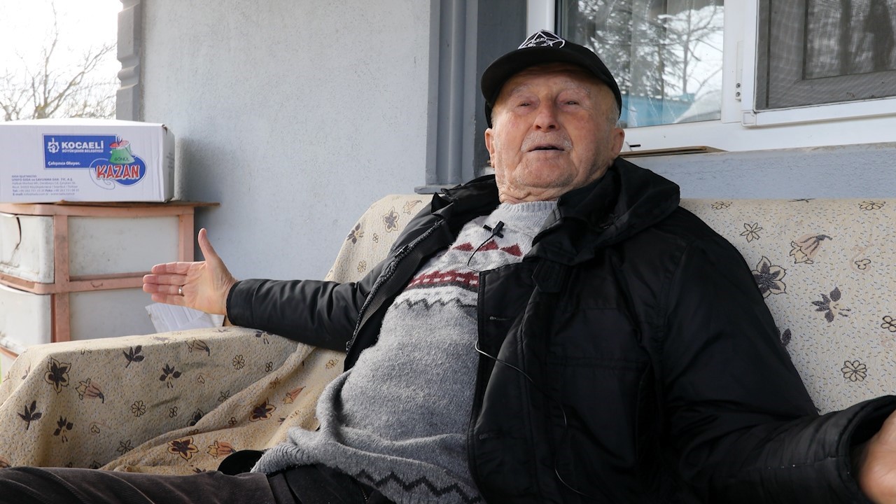 Yemek yapamayan 86 yaşındaki Necmettin dedenin imdadına "Gönül Kazan" yetişti
Yemek yapamayan 86 yaşındaki Necmettin dedenin imdadına "Gönül Kazan" yetişti