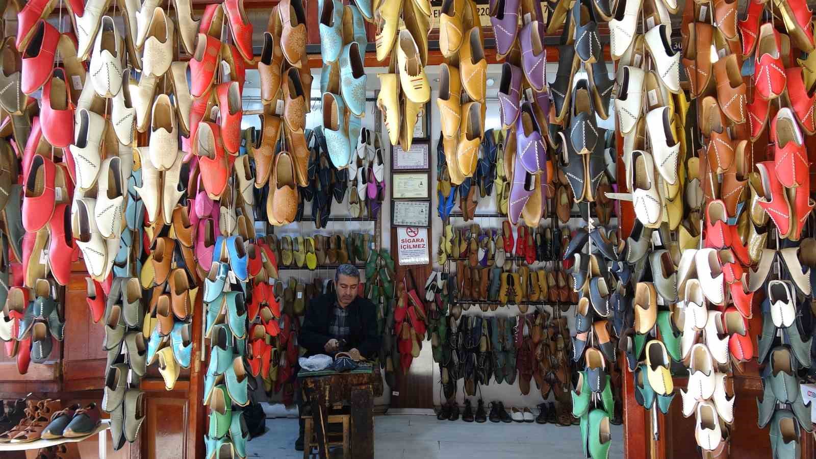 Yemeni ustaları tarih filmi ve dizileri sayesinde dünyaya açıldı
Yemeni ustaları tarih filmi ve dizileri sayesinde dünyaya açıldı