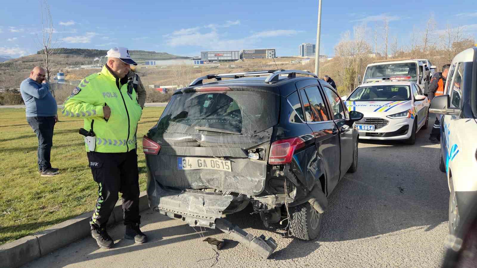 Yeni aldığı aracıyla kaza yaptı: 2 yaralı
Yeni aldığı aracıyla kaza yaptı: 2 yaralı