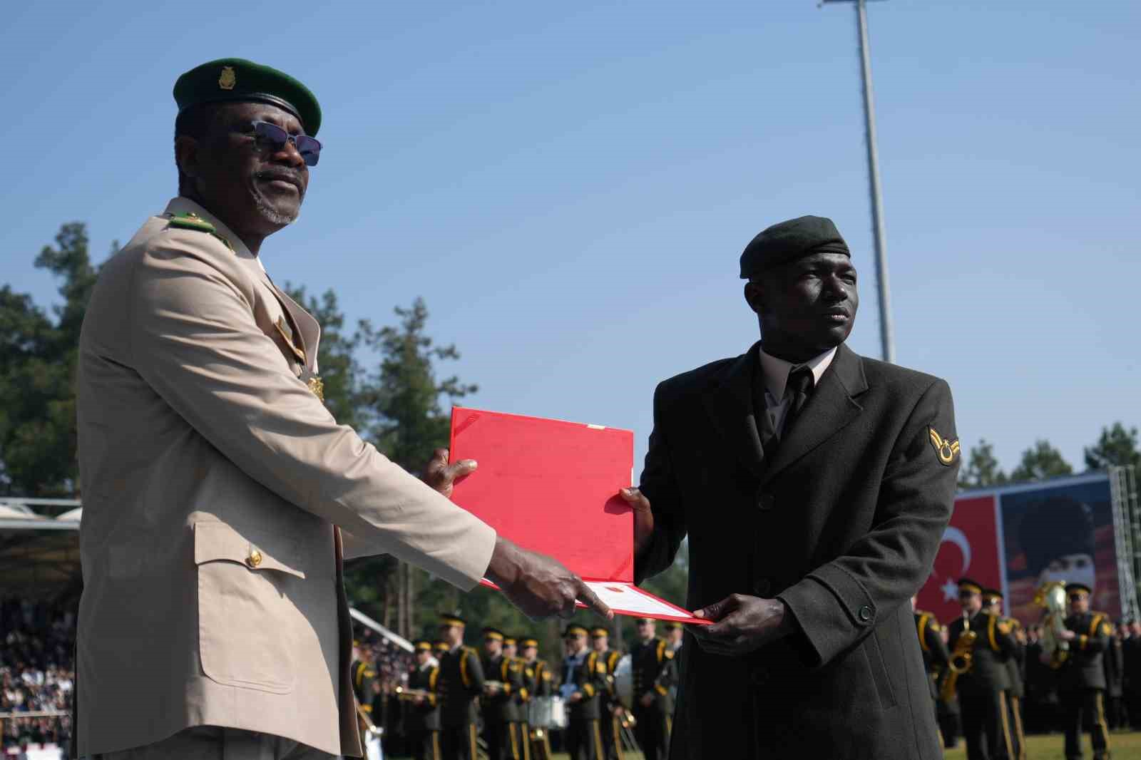 Yeni astsubaylar mezun oldu
