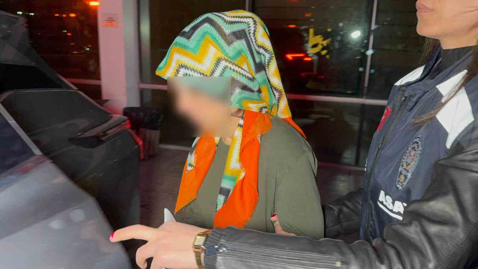 Yeni doğan bebeğini çöpe atan kadın ifadesini değiştirdi: Savcılıkta "Canlı doğdu", mahkemede "Ölü doğdu" dedi
Yeni doğan bebeğini çöpe atan kadın ifadesini değiştirdi: Savcılıkta "Canlı doğdu", mahkemede "Ölü doğdu" dedi