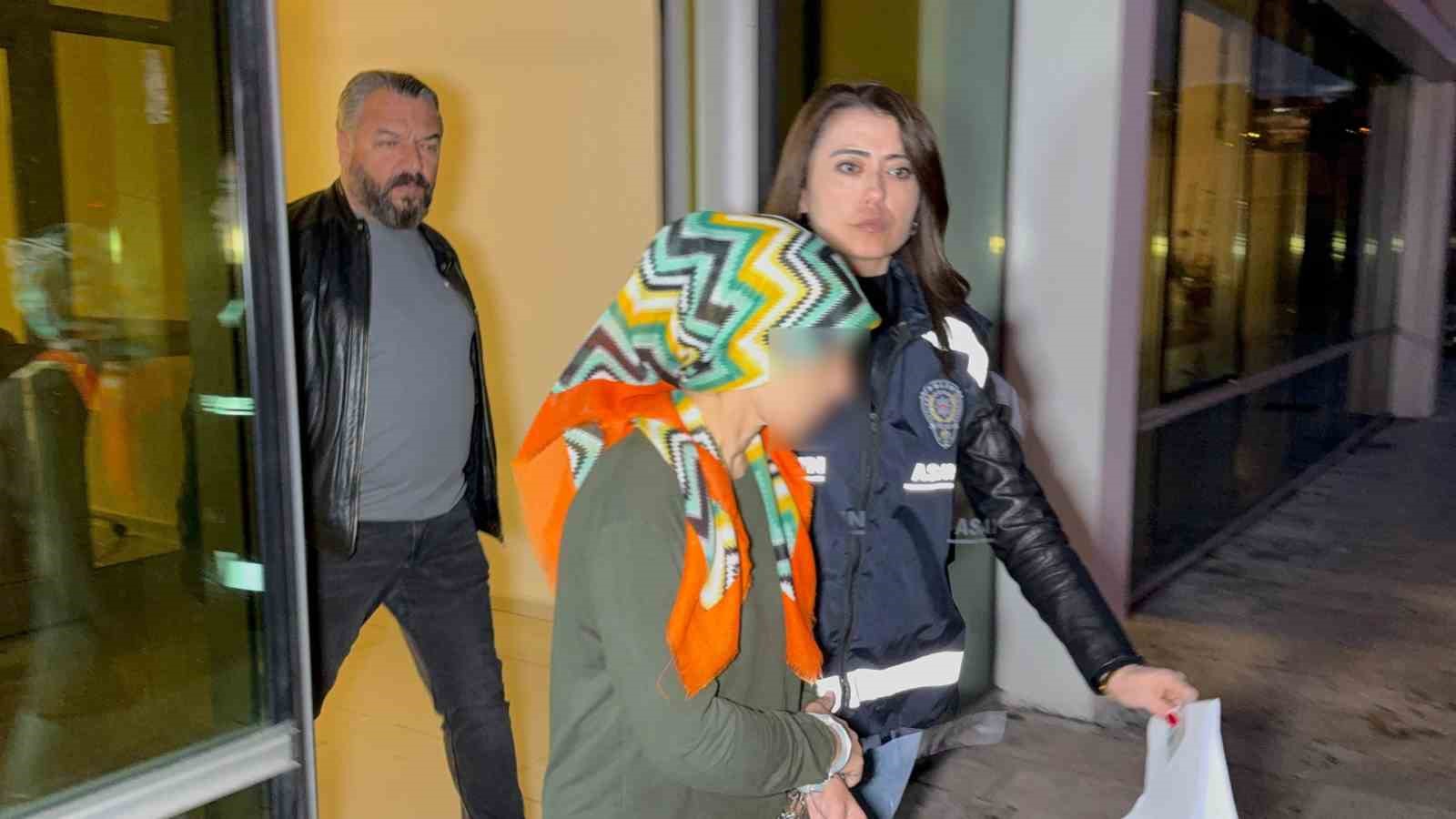 Yeni doğan bebeğini çöpe atan kadın ifadesini değiştirdi: Savcılıkta "Canlı doğdu", mahkemede "Ölü doğdu" dedi
Yeni doğan bebeğini çöpe atan kadın ifadesini değiştirdi: Savcılıkta "Canlı doğdu", mahkemede "Ölü doğdu" dedi