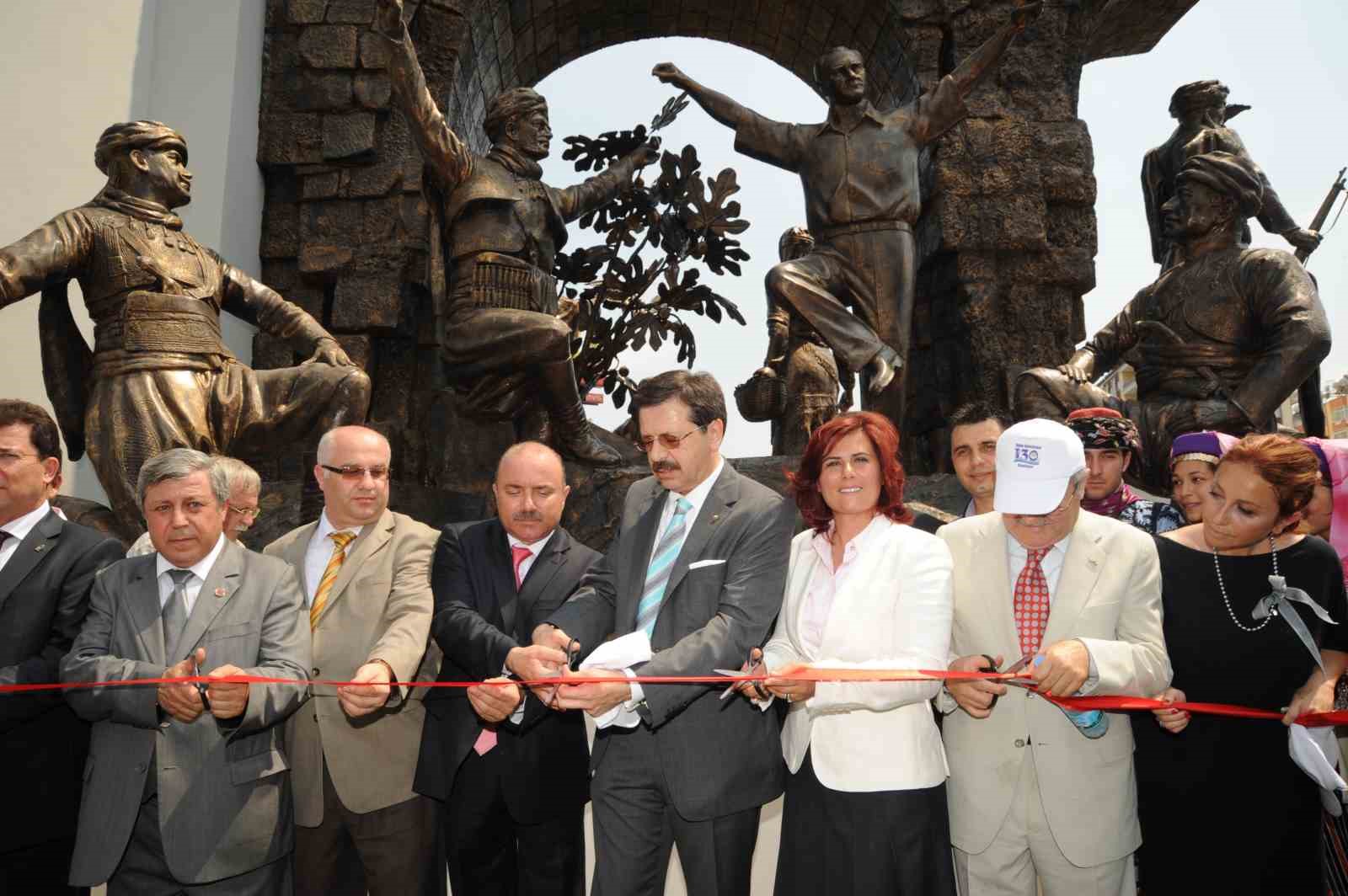 Yeni Dörtyol Köprülü Kavşağı Projesi’nde çalışmalar başladı
