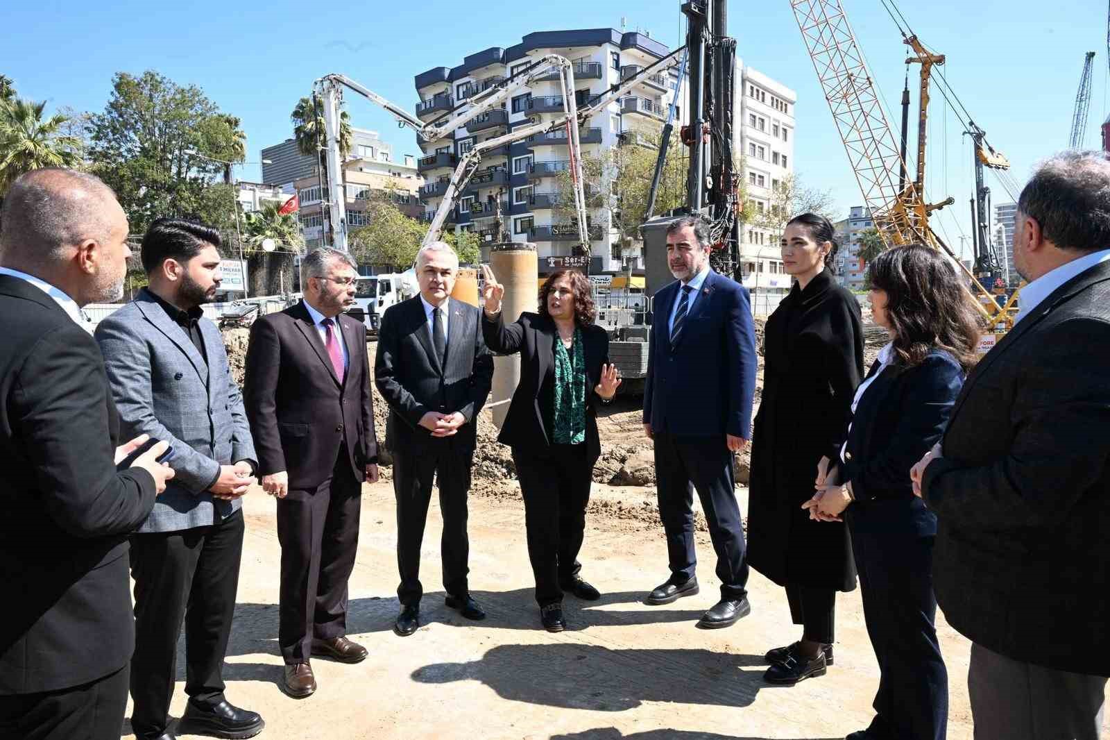 Yeni Dörtyol Köprülü Kavşağı’nda çalışmalar devam ediyor
