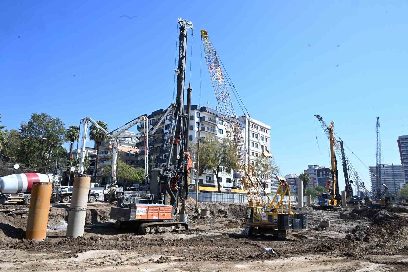 Yeni Dörtyol Köprülü Kavşağı’nda çalışmalar devam ediyor
