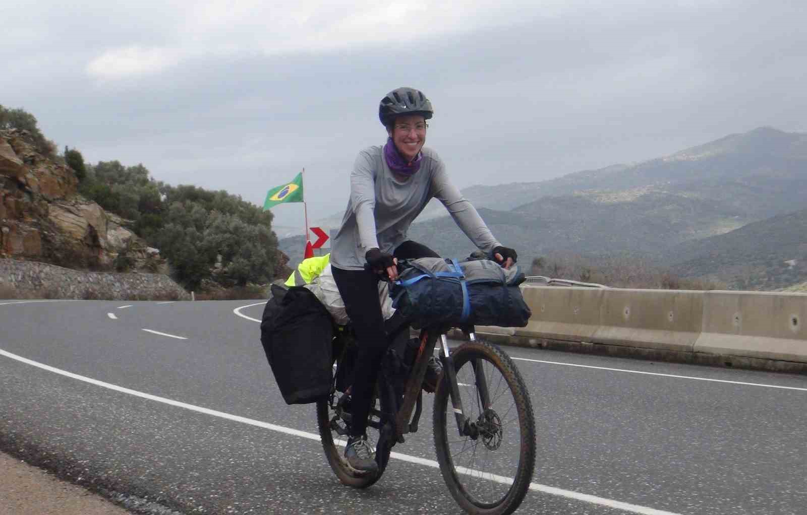 Yeni kültürleri tanımak için Brezilya’dan Çin’e pedal çeviriyor
