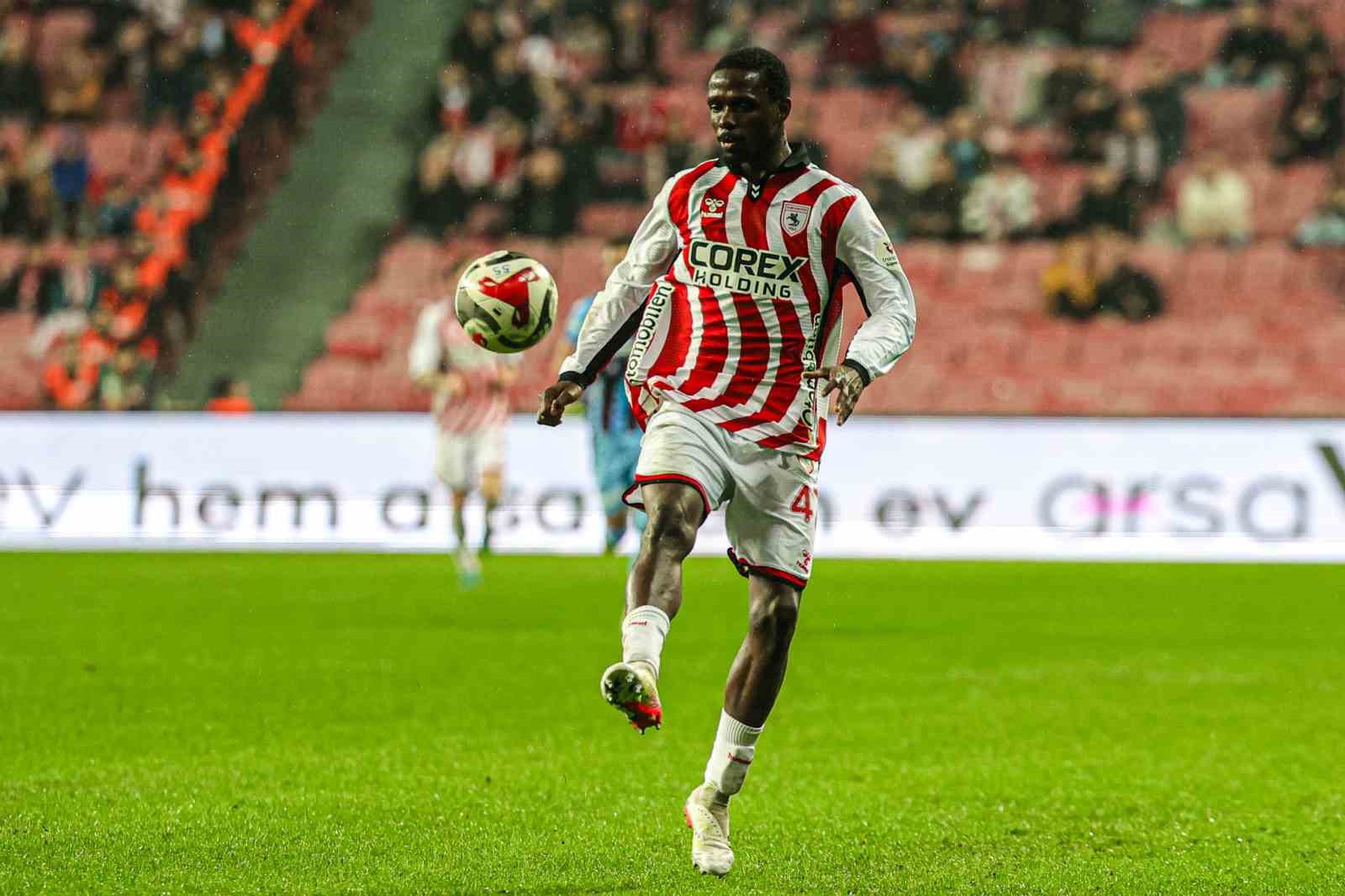 Yeni transfer Assoumou en az 8 hafta yok
Yeni transfer Assoumou en az 8 hafta yok