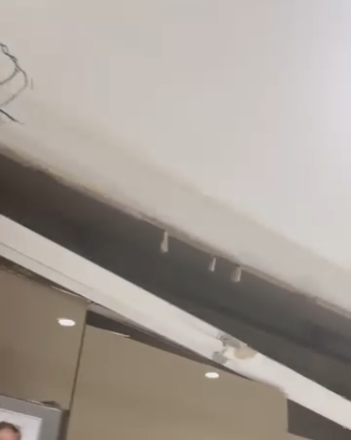 Yeni yapılan binada tavan çöktü: O anlar kamerada
