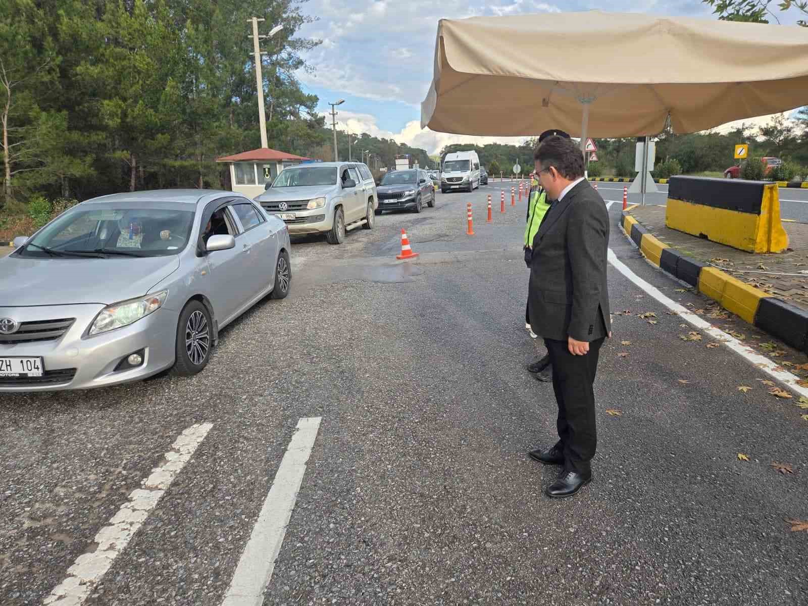 Yeni yıl için Marmaris’te trafik ve güvenlik önlemleri artırıldı
Yeni yıl için Marmaris’te trafik ve güvenlik önlemleri artırıldı