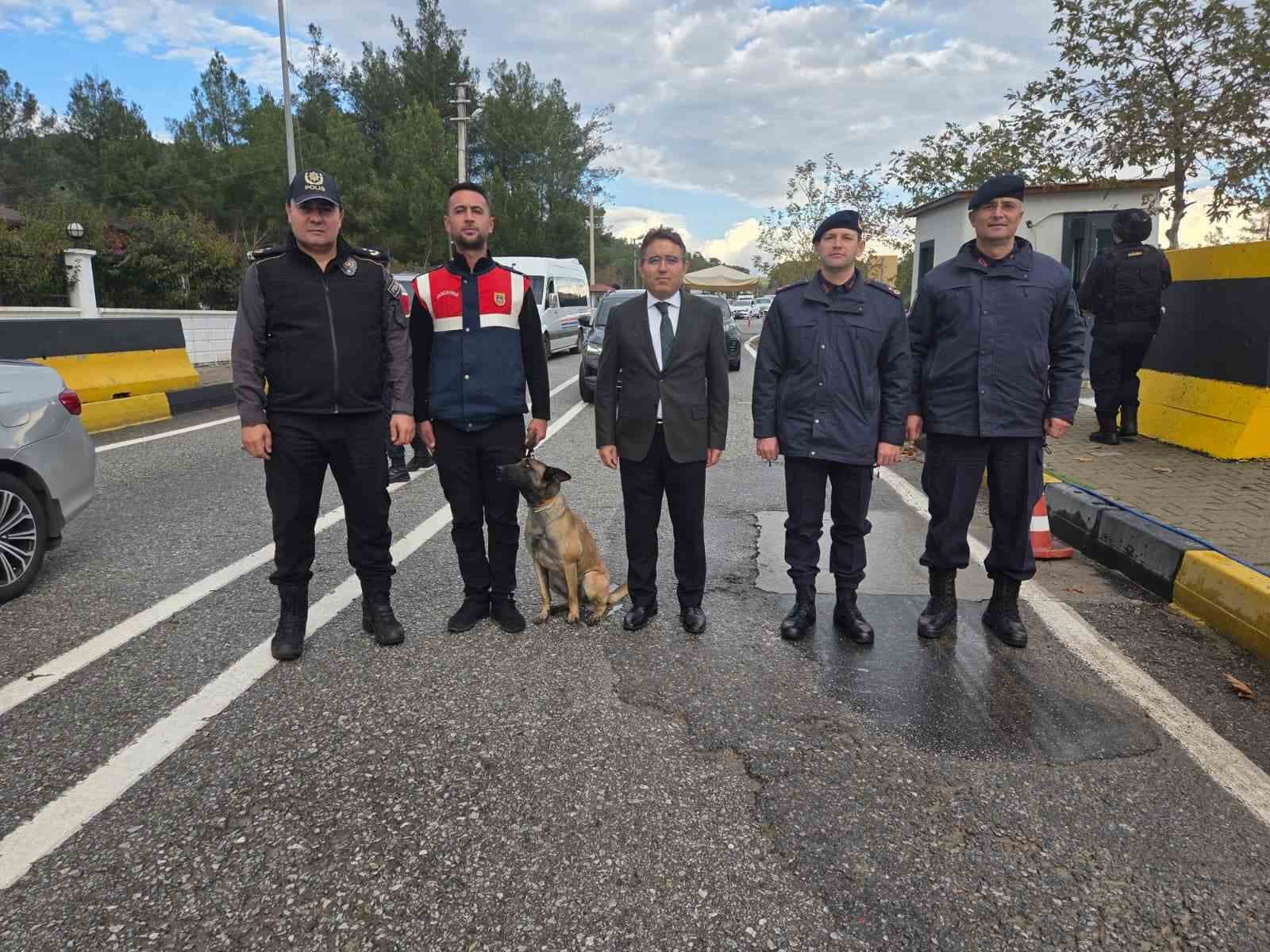 Yeni yıl için Marmaris’te trafik ve güvenlik önlemleri artırıldı
Yeni yıl için Marmaris’te trafik ve güvenlik önlemleri artırıldı
