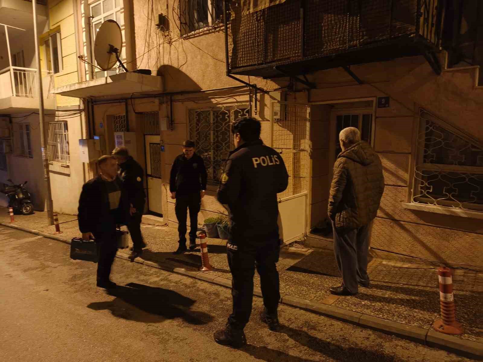 Yeni yıla balkonda mahsur kalarak girdi
