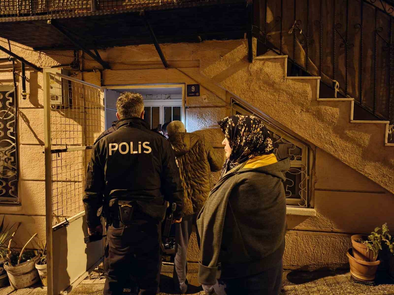 Yeni yıla balkonda mahsur kalarak girdi
