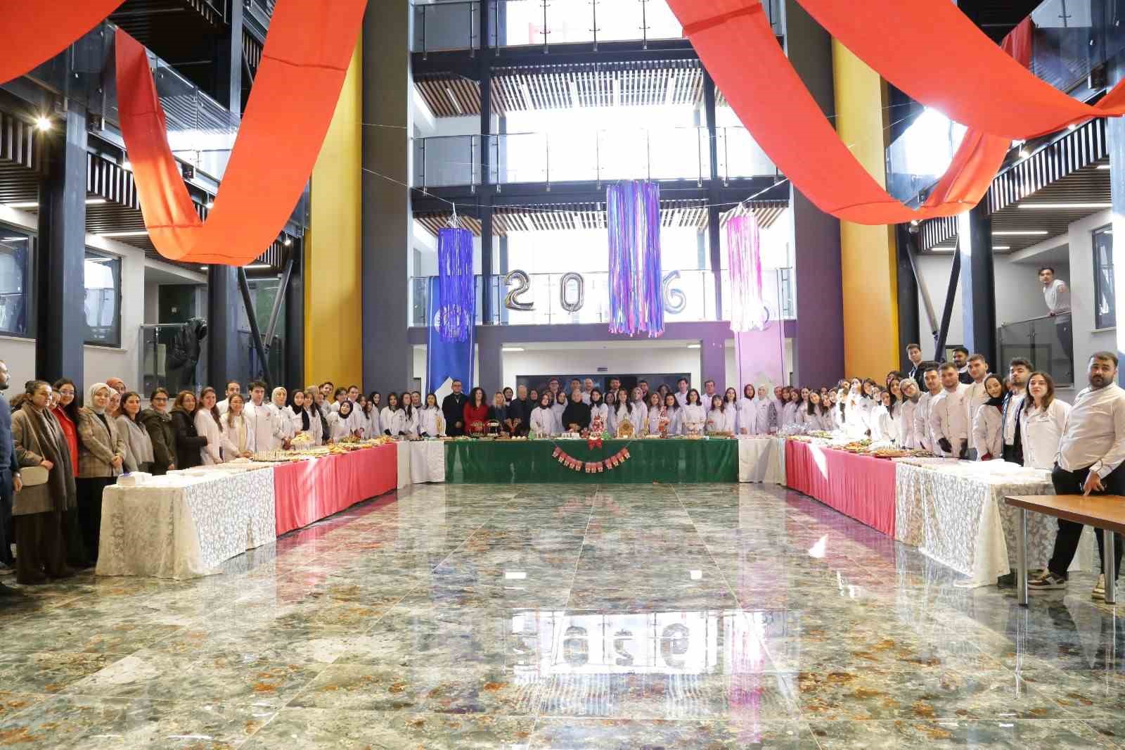 Yeni yıla horon ve kolbastı oynayarak girdiler
