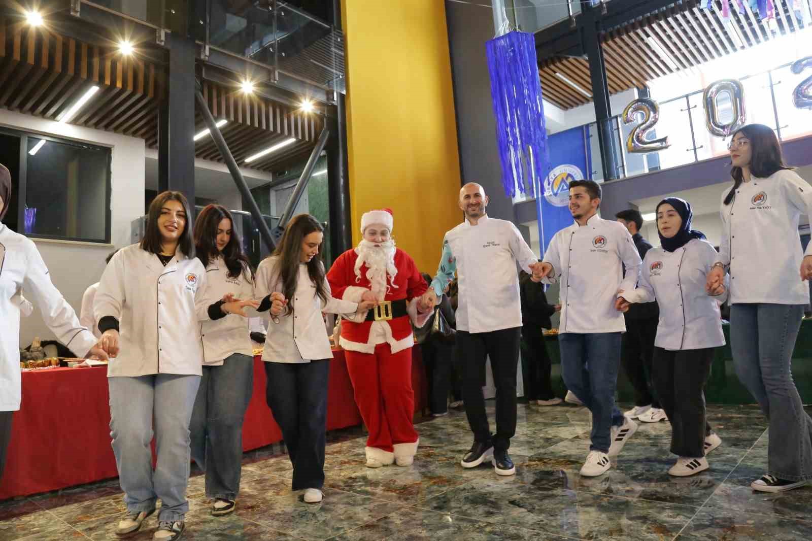 Yeni yıla horon ve kolbastı oynayarak girdiler
