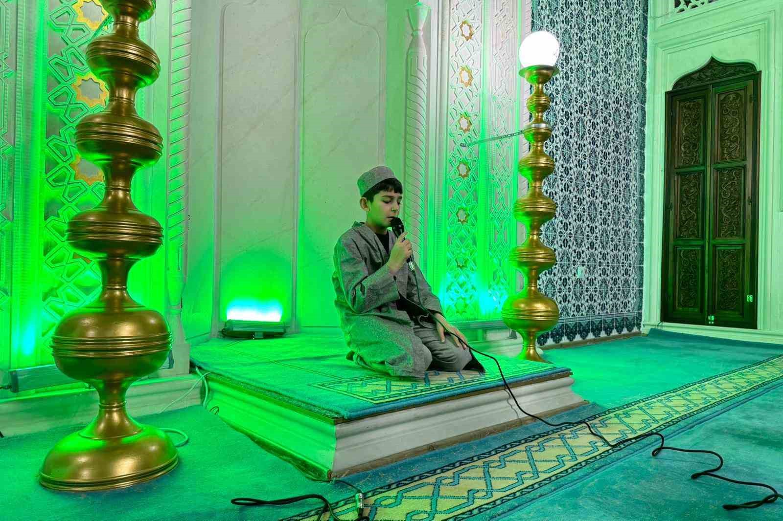 Yeni yılın ilk sabahında namazda buluştular
