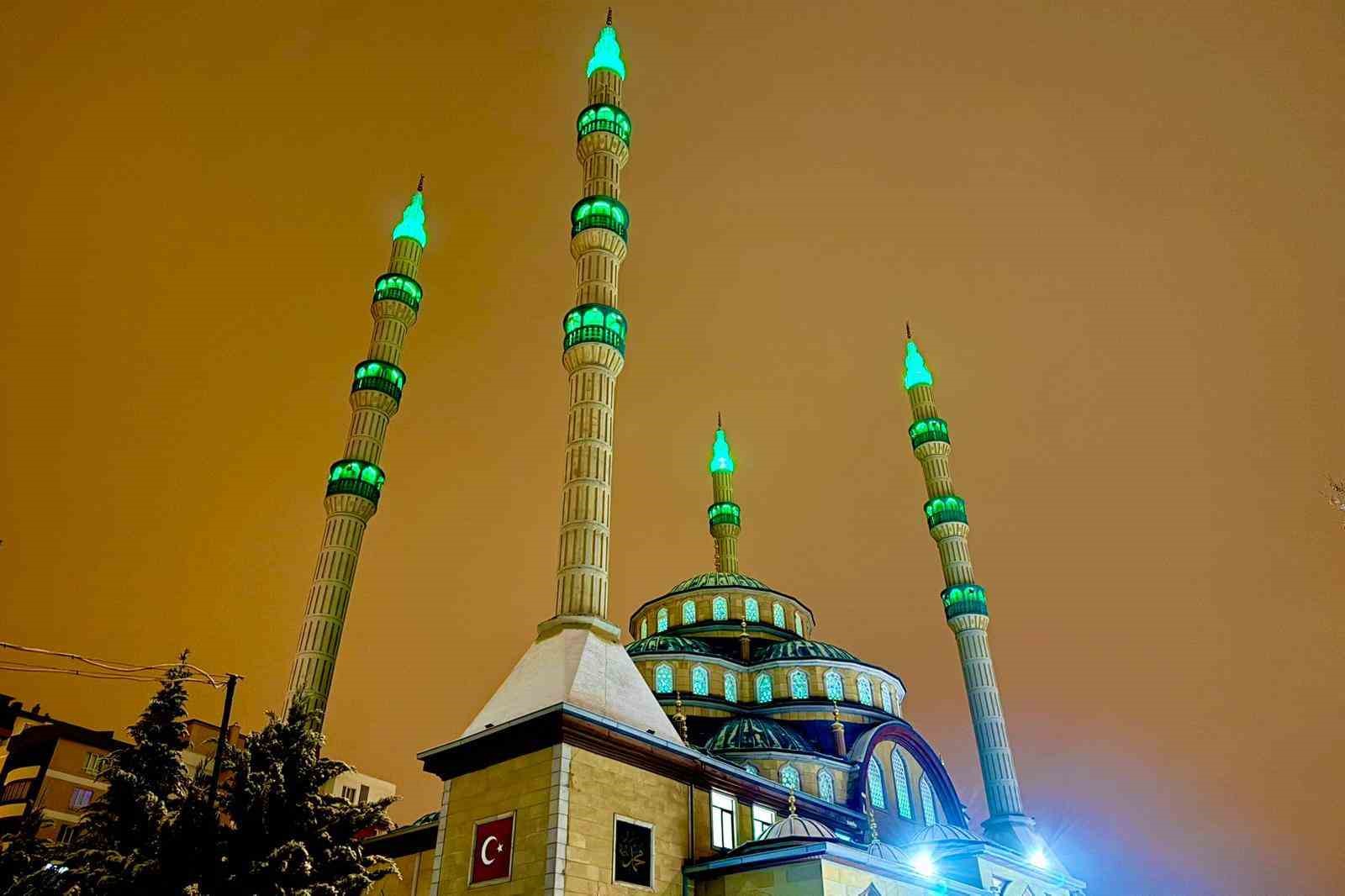 Yeni yılın ilk sabahında namazda buluştular
