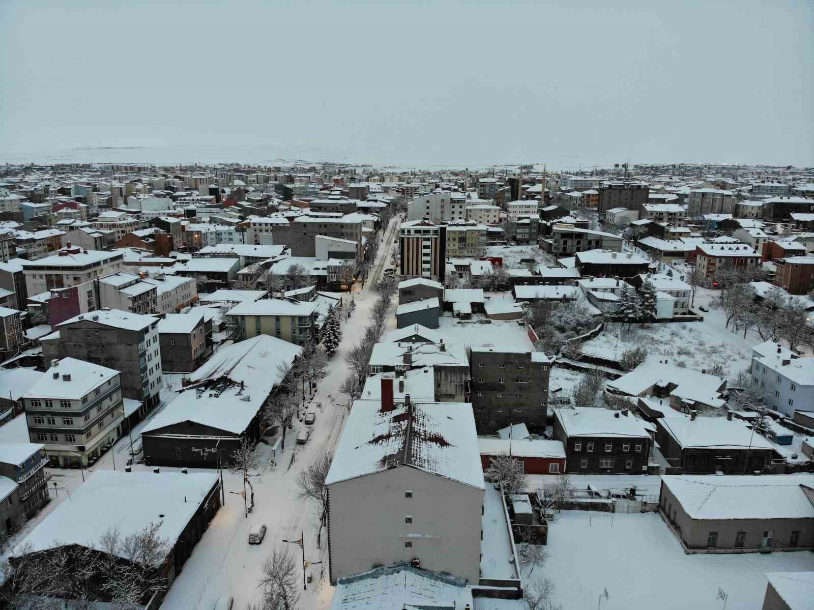 Yeniden beyaza bürünen Kars havadan görüntülendi
