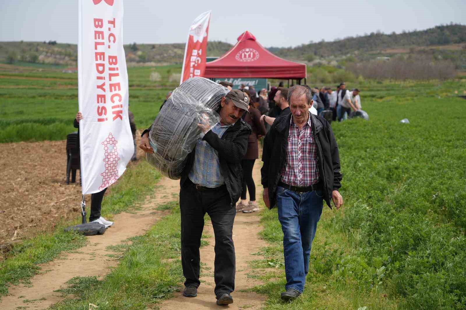 Yeniköylü çiftçilere sulama borusu dağıtıldı

