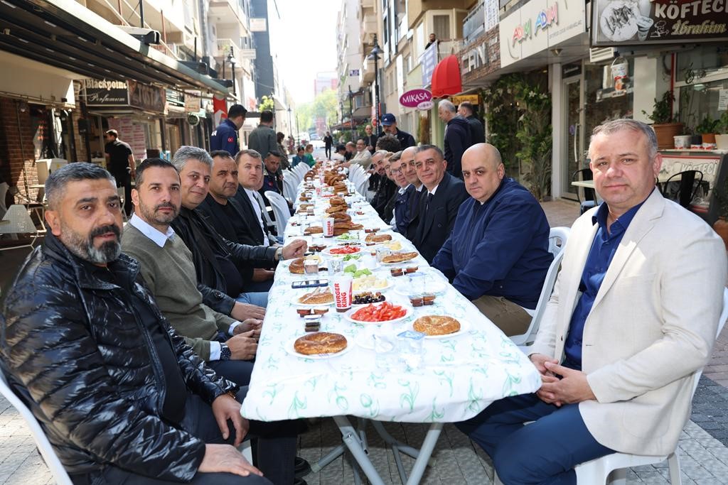 Yenilenen Sevgi Yolu esnafından Başkan Şimşek’e kahvaltılı teşekkür
