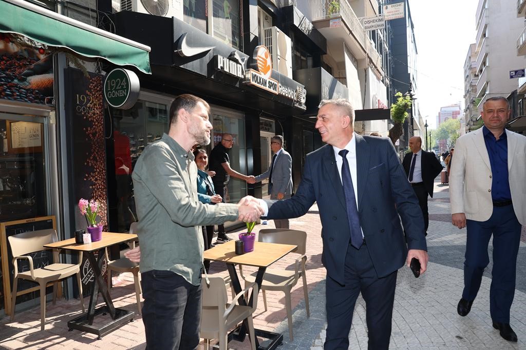 Yenilenen Sevgi Yolu esnafından Başkan Şimşek’e kahvaltılı teşekkür
