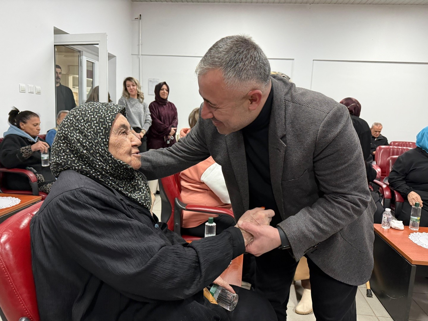 Yenipazar Kaymakamı Uçar esnafla bir araya geldi
