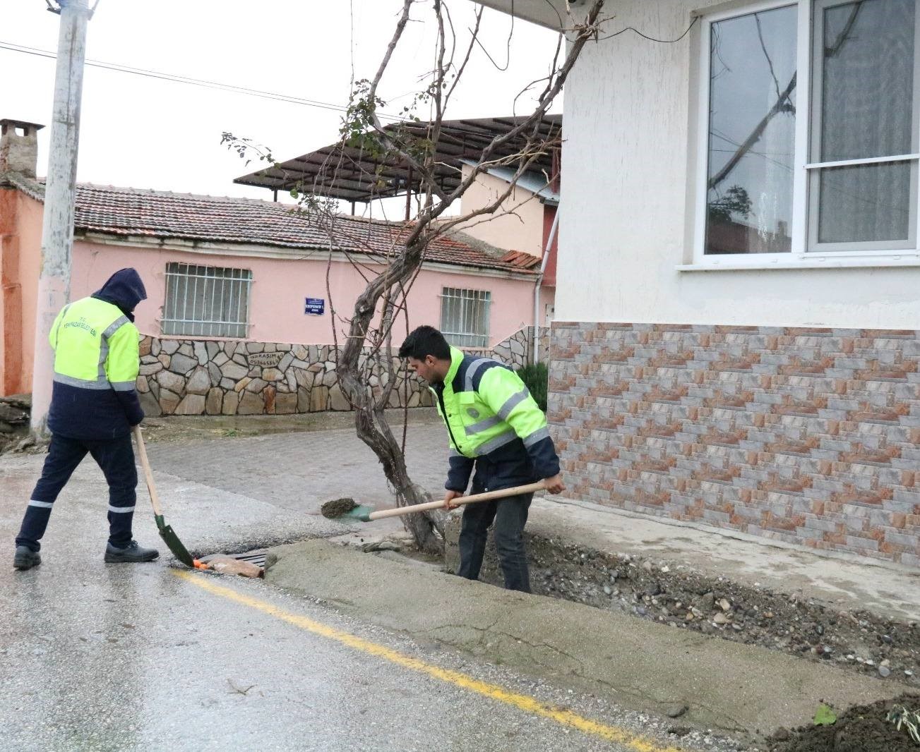 Yenipazar’da belediye ekipleri sahaya indi
