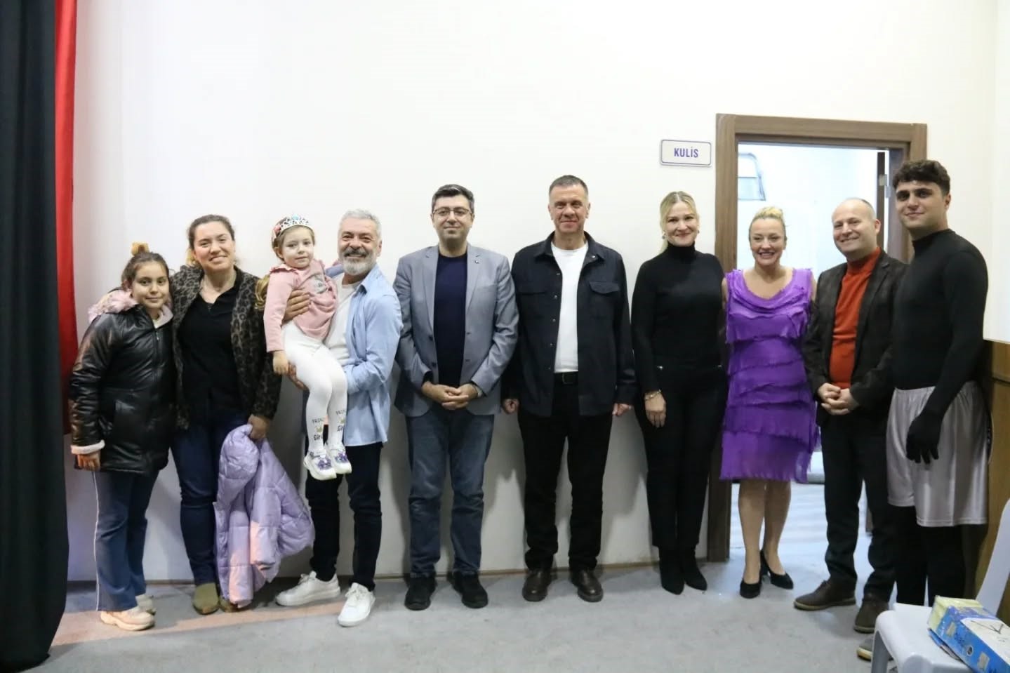 Yenipazar’da ’İyi Delirdik’ tiyatro oyunu izleyiciyle buluştu
