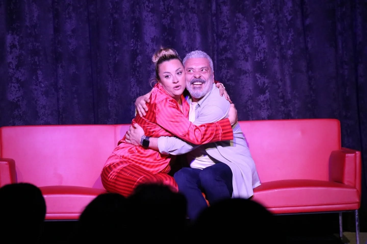 Yenipazar’da ’İyi Delirdik’ tiyatro oyunu izleyiciyle buluştu
