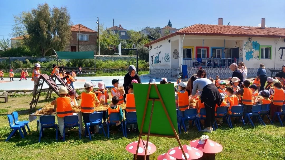 Yenipazar’da mantar atölyesine katılan miniklerden üretime ilk adım
Yenipazar’da mantar atölyesine katılan miniklerden üretime ilk adım