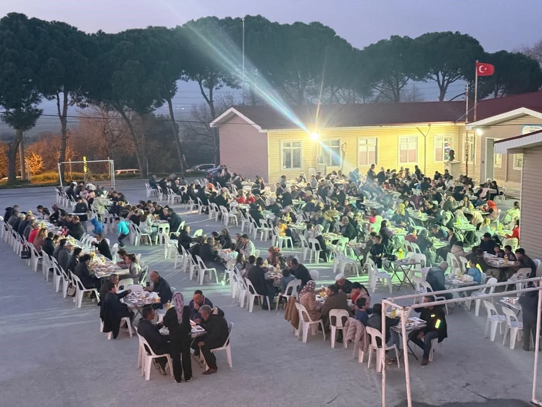 Yenipazar’da öğrenciler ve protokol iftar sofrasında buluştu
